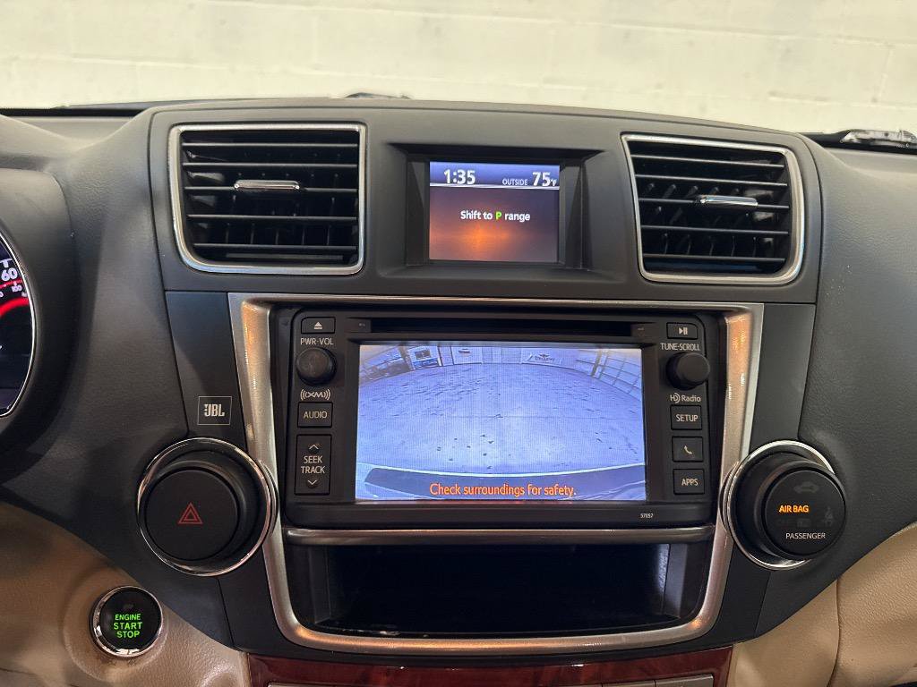Used 2013 Toyota Highlander Limited AWD/4WD image 38