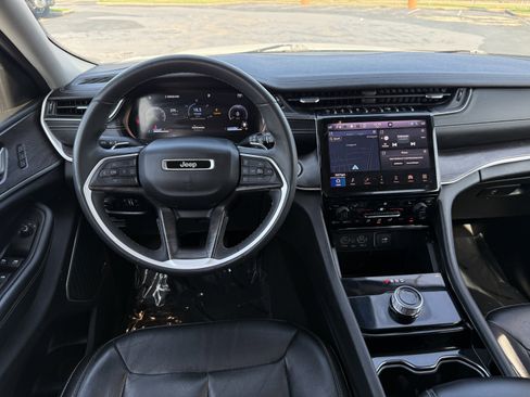 Used 2023 Jeep Grand Cherokee L Limited image 16