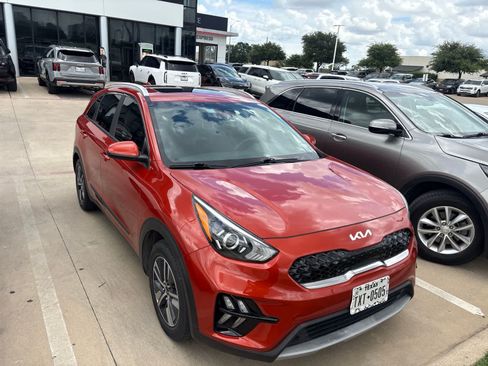 Used 2022 Kia Niro LXS FWD image 9