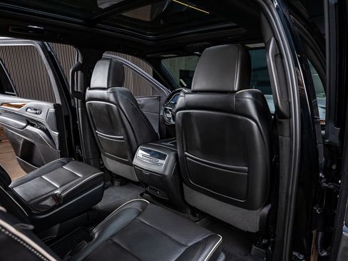Used 2023 Cadillac Escalade Premium Luxury RWD image 23