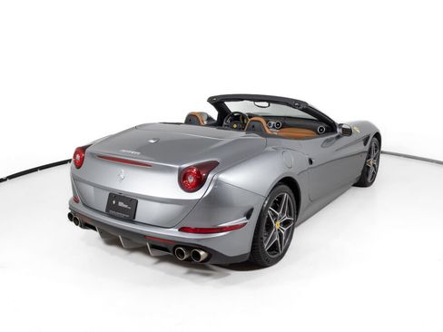 Used 2016 Ferrari California T RWD image 8