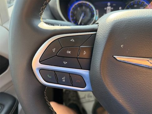 Certified 2024 Chrysler Pacifica Touring-L image 17