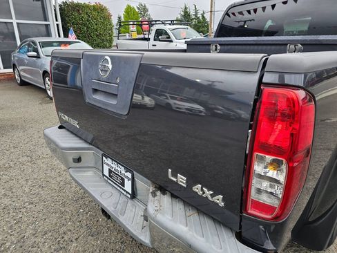 Used 2010 Nissan Frontier LE w/ LE Value Truck Pkg AWD/4WD image 17