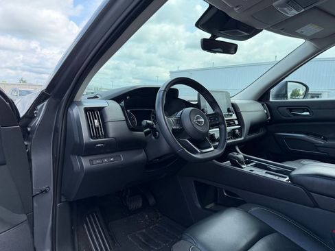 Used 2023 Nissan Pathfinder SL w/ Black Appearance Package FWD image 11