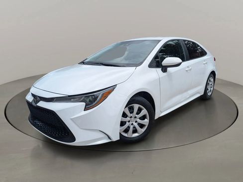 Used 2020 Toyota Corolla LE FWD image 4