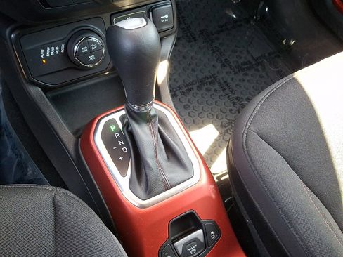 Certified 2022 Jeep Renegade Trailhawk AWD/4WD image 14