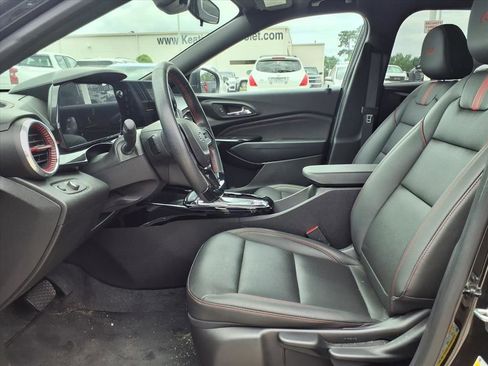 Used 2025 Chevrolet Trax RS w/ Sunroof Package FWD image 8