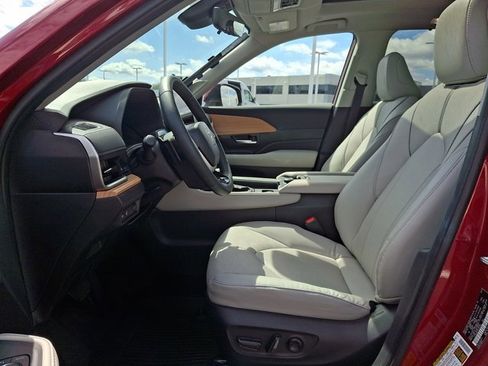 Certified 2025 Toyota Grand Highlander AWD image 14
