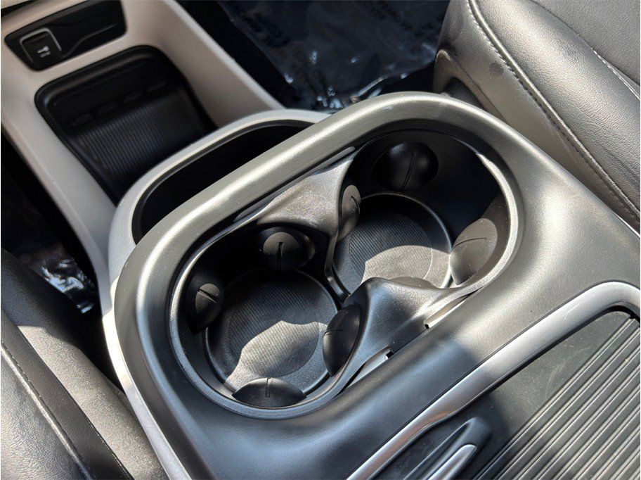 Used 2024 Chrysler Pacifica Limited FWD image 36