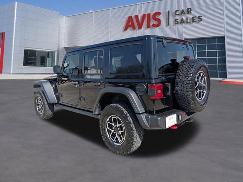 Used 2025 Jeep Wrangler Rubicon w/ Convenience Group image 9