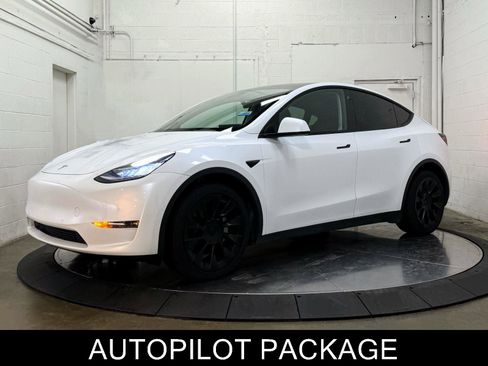Used 2021 Tesla Model Y Long Range image 4