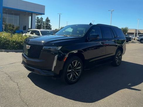 Used 2024 Cadillac Escalade Sport AWD/4WD image 3