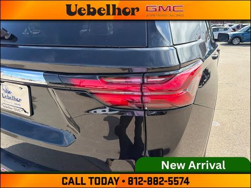 Used 2023 Chevrolet Traverse LS w/ Safety Package AWD/4WD image 9