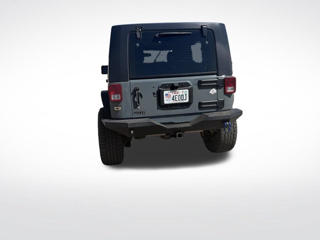 Used 2014 Jeep Wrangler Unlimited Rubicon w/ Connectivity Group AWD/4WD image 4