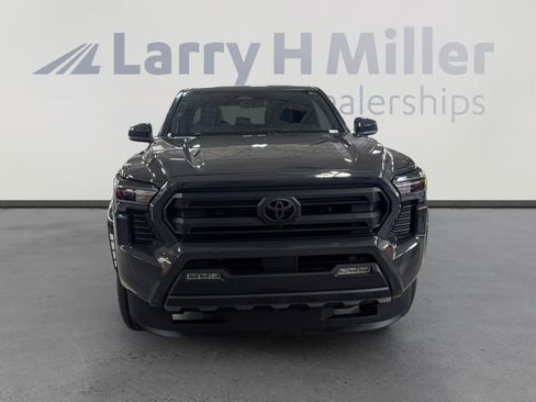 Certified 2025 Toyota Tacoma SR5 AWD/4WD image 8