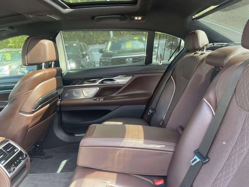 Used 2019 BMW 750i xDrive w/ Autobahn Package AWD/4WD image 11