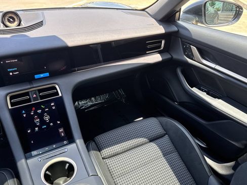 New 2025 Porsche Taycan 4S AWD/4WD image 18