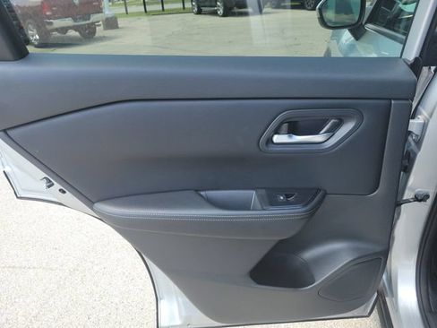 Used 2024 Nissan Rogue SV AWD/4WD image 17
