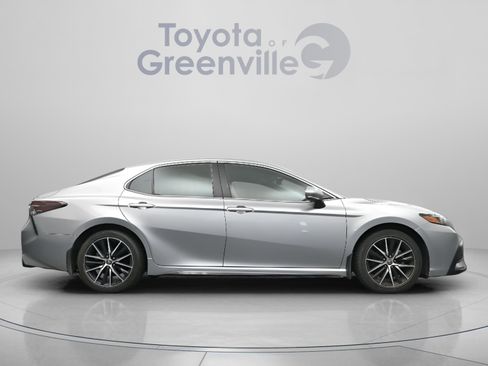 Used 2024 Toyota Camry SE image 18