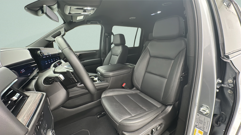 Used 2025 Chevrolet Suburban Z71 AWD/4WD image 13
