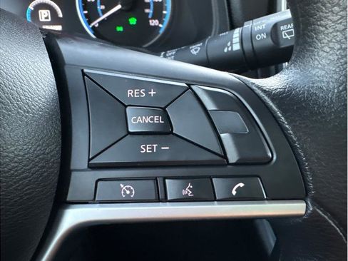 Used 2024 Nissan Leaf S image 18