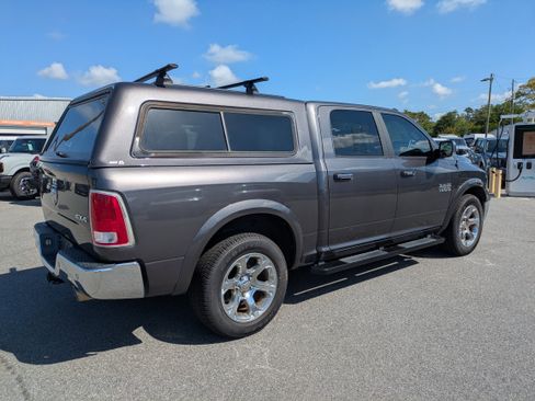 Used 2018 RAM 1500 Laramie w/ Convenience Group AWD/4WD image 4
