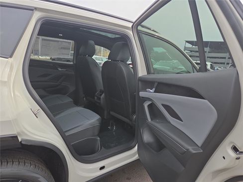 New 2026 Volkswagen Tiguan SE R-Line image 28