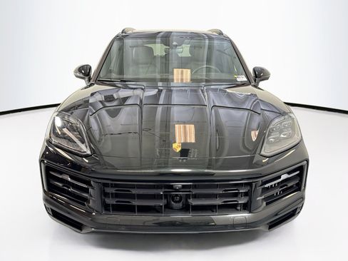 Certified 2025 Porsche Cayenne image 6