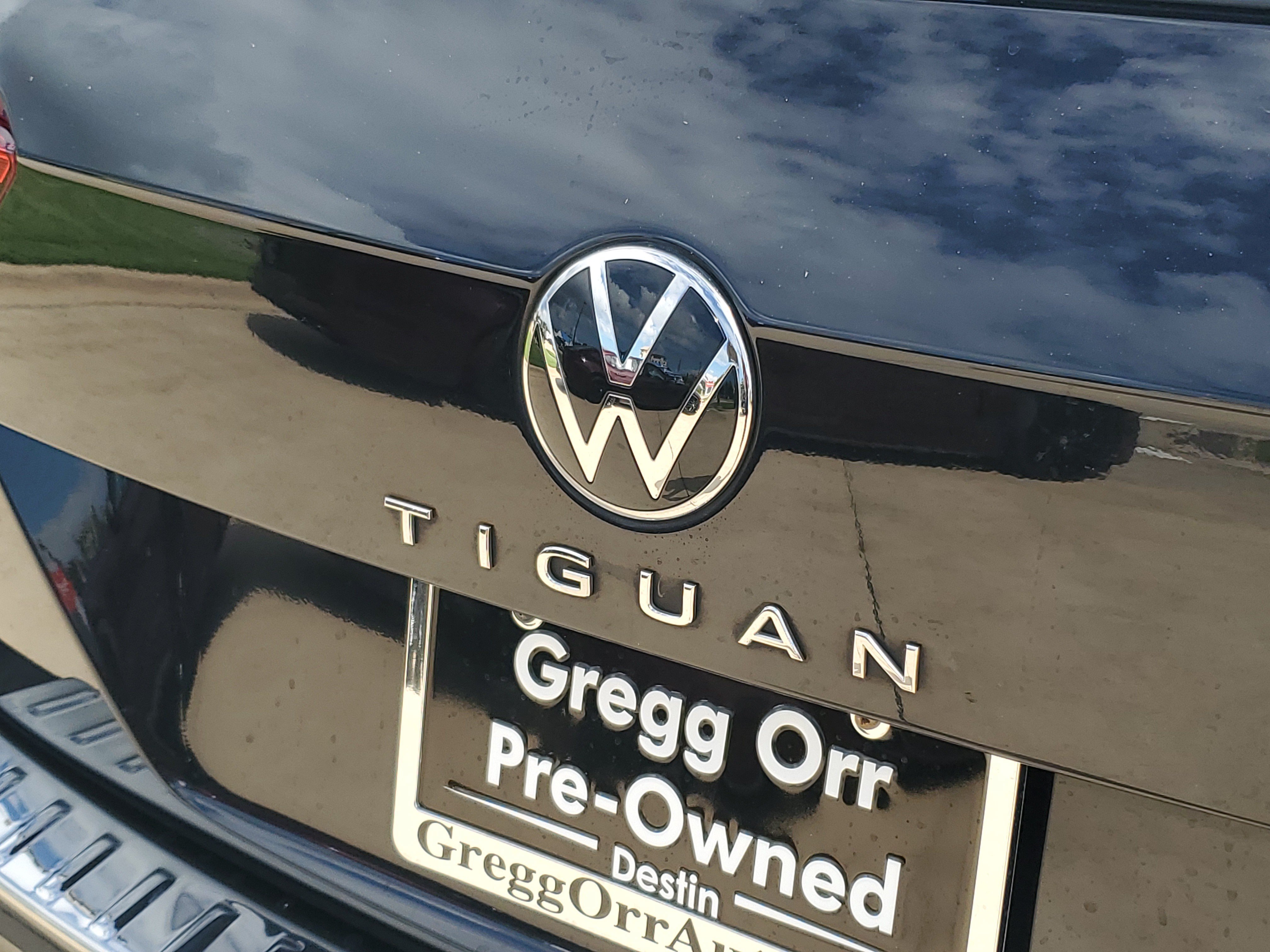 Used 2024 Volkswagen Tiguan SE R-Line FWD image 34