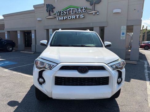 Used 2017 Toyota 4Runner SR5 Premium RWD image 2