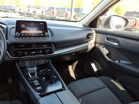 Used 2024 Nissan Rogue SV image 18
