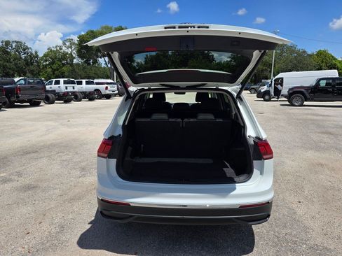 Used 2024 Volkswagen Tiguan SE FWD image 37