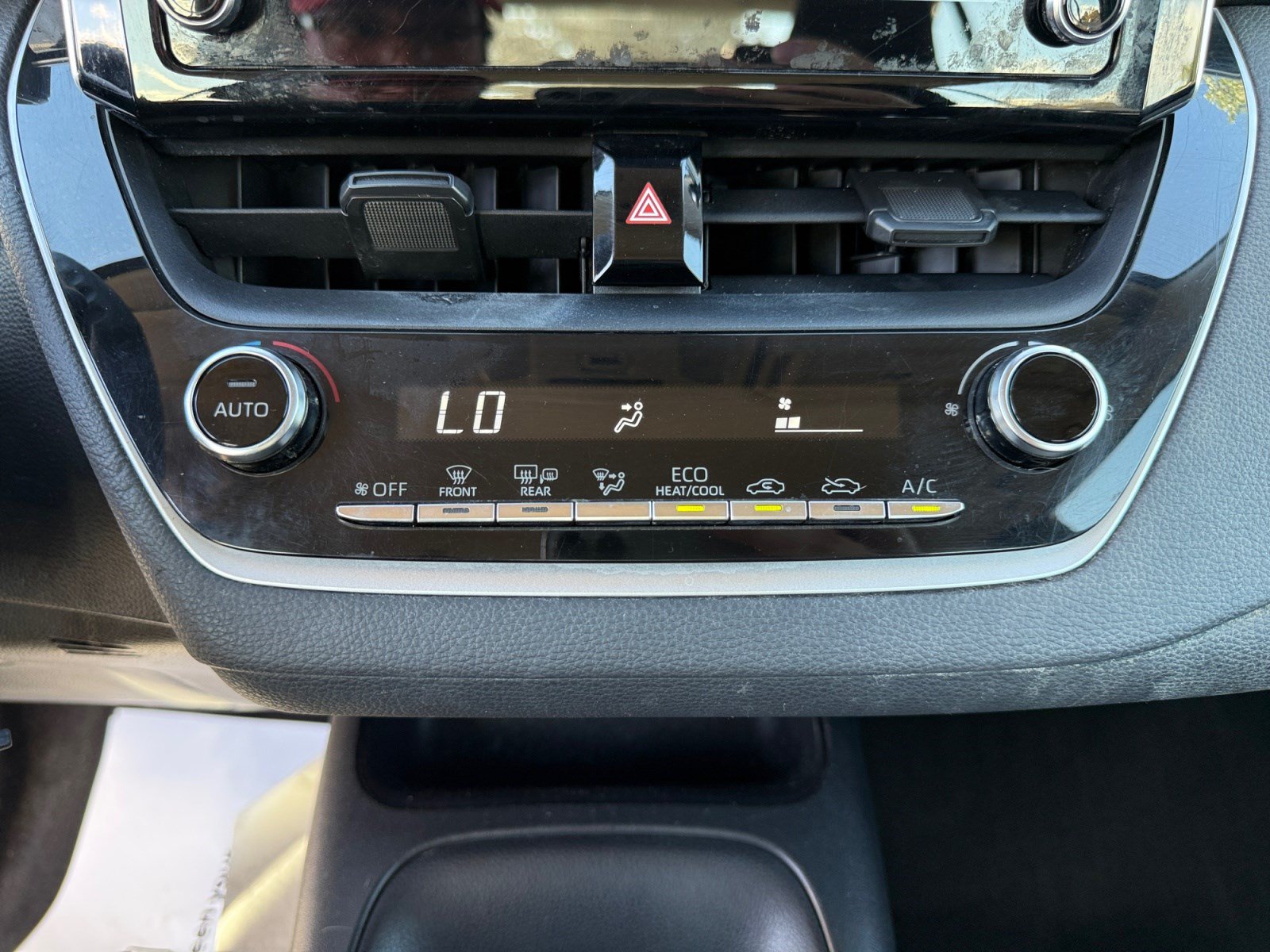 Used 2020 Toyota Corolla LE FWD image 12