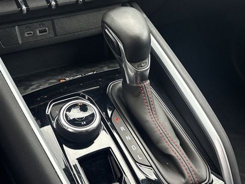 Used 2023 Chevrolet Colorado Z71 w/ Z71 Convenience Package 2 image 15