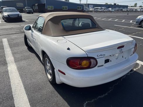 Used 2000 MAZDA MX-5 Miata RWD image 18