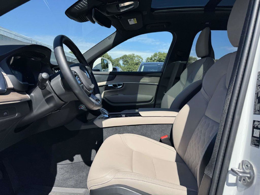 Used 2026 Volvo XC90 B6 Plus w/ Protection Package Premier AWD/4WD image 13