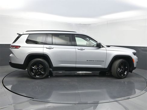 Used 2023 Jeep Grand Cherokee L Laredo image 46
