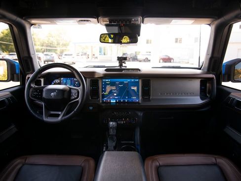 Used 2022 Ford Bronco Outer Banks AWD/4WD image 16