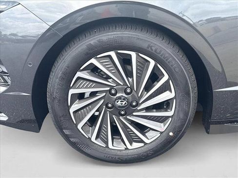 New 2025 Hyundai Sonata Limited image 10