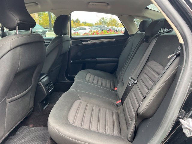 Used 2017 Ford Fusion SE FWD image 17