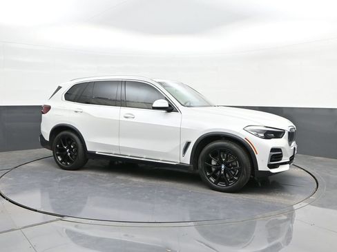 Used 2022 BMW X5 xDrive40i w/ Premium Package AWD/4WD image 17