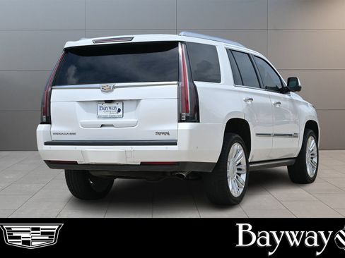 Used 2017 Cadillac Escalade Platinum RWD image 6