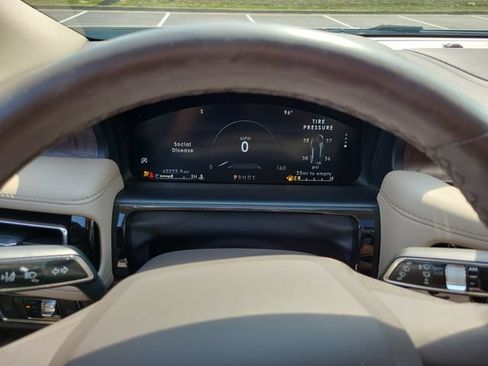 Used 2023 Lincoln Nautilus Reserve AWD/4WD image 17