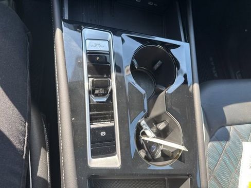Used 2025 Volkswagen Atlas Cross Sport SEL Premium R-Line AWD/4WD image 18
