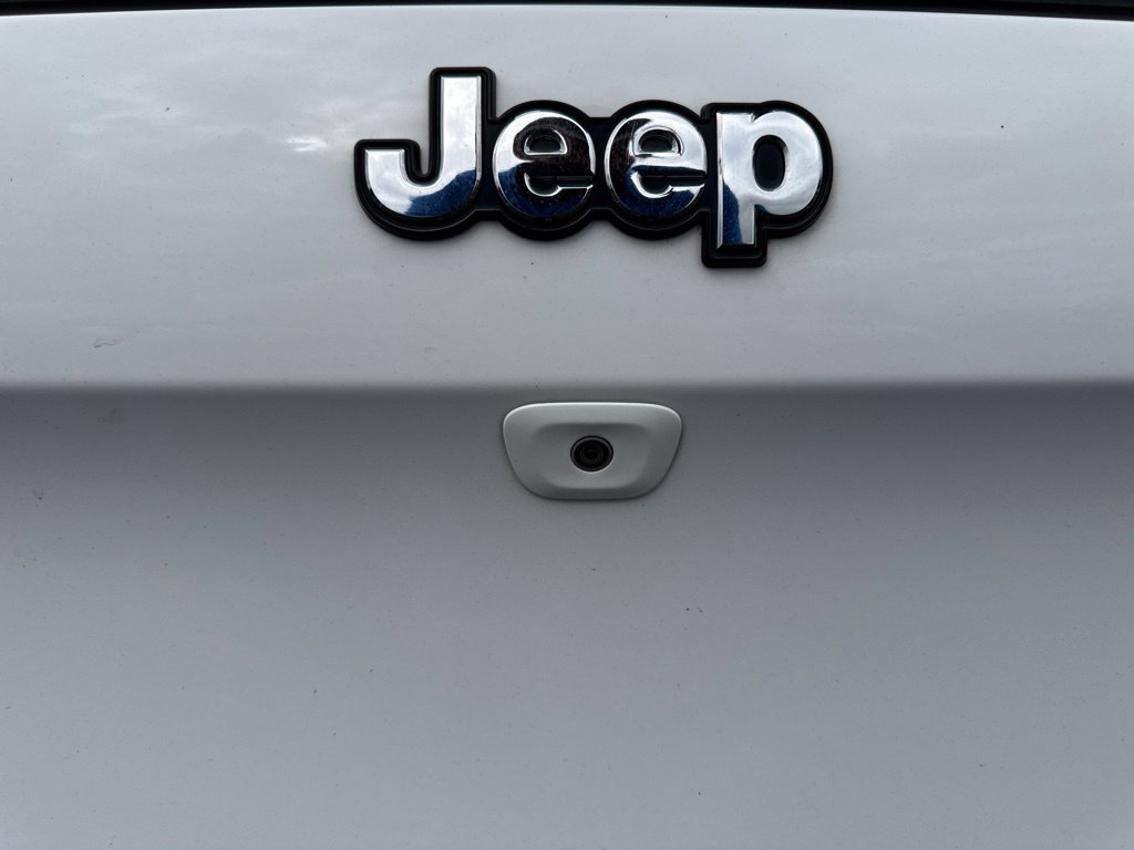 Used 2017 Jeep Cherokee Limited w/ Luxury Group FWD image 19