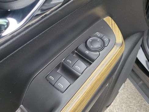 Used 2019 GMC Acadia Denali w/ Technology Package FWD image 18