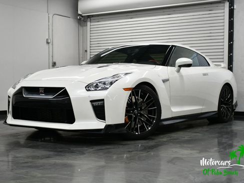 Used 2021 Nissan GT-R Premium image 1