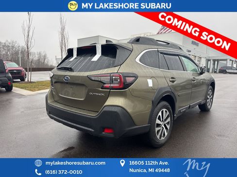 Used 2025 Subaru Outback Premium image 9