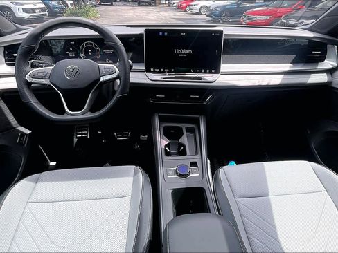 New 2026 Volkswagen Tiguan SE R-Line FWD image 5