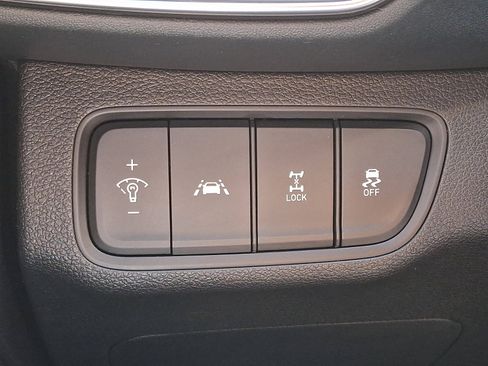 Used 2020 Hyundai Santa Fe SE image 24